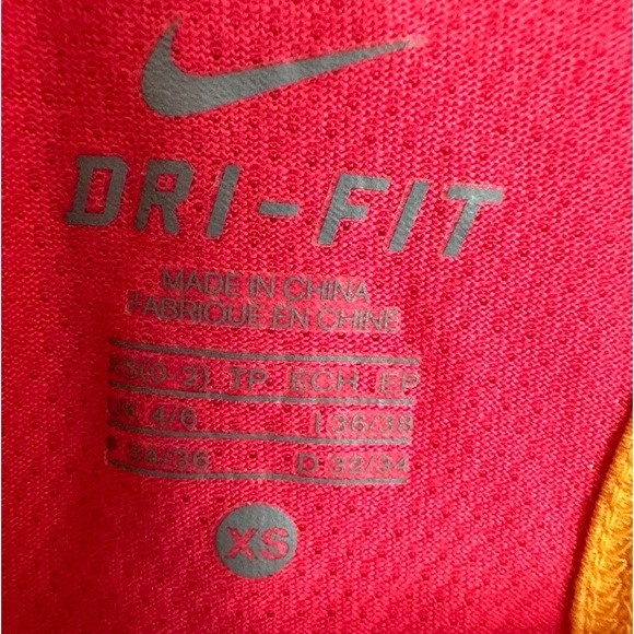 Nike woman’s workout tank top with built in bra size xs - Picture 3 of 4